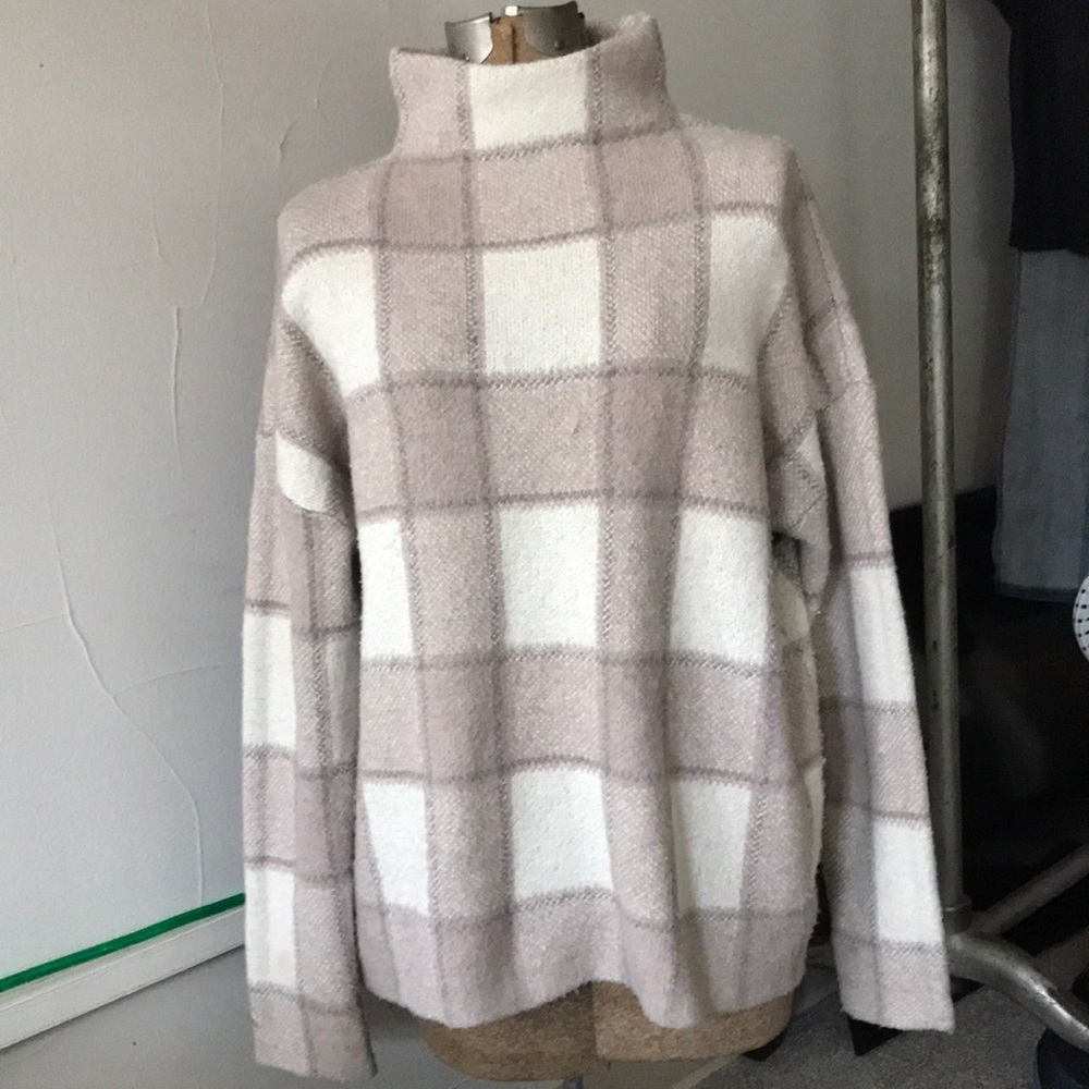 Cozy Christian Siriano Large sweater